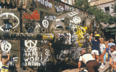 Década de 1990: Las oportunidades del ministerio bíblico se expanden a medida que cae la Cortina de Hierro